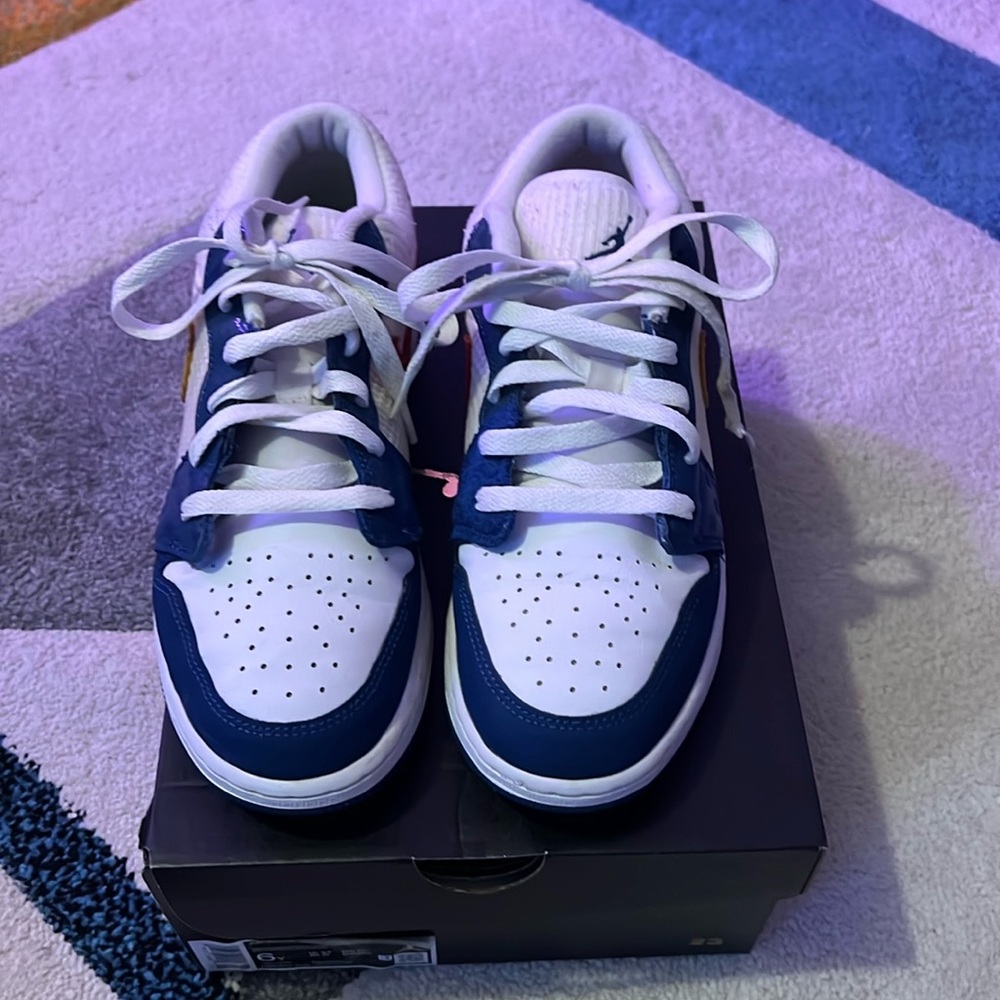 Excellent Condition Grade School Jordan Low SE